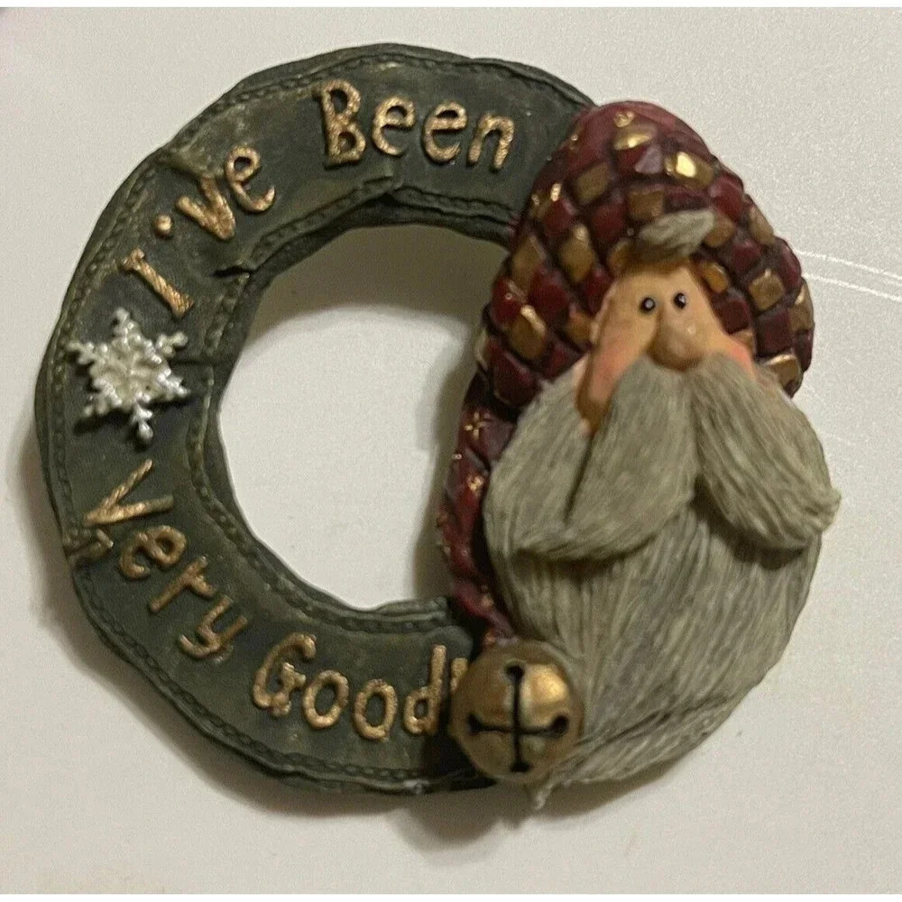 Vintage Christmas Old World Santa Wreath Pin Brooch Resin "I've Been Very Good"